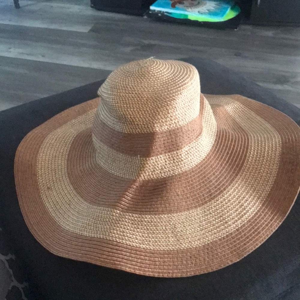 2 Pre-loved summer hat. Little wrinkled but can be fixed. All sales are final